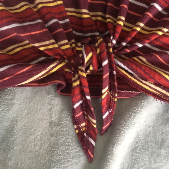 Tied striped shirt - Picture 3 of 3